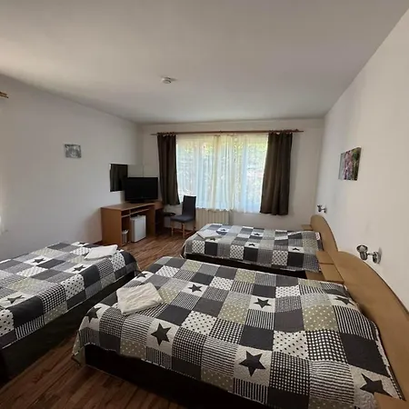 Семеен Хотел Вит Teteven Exterior photo